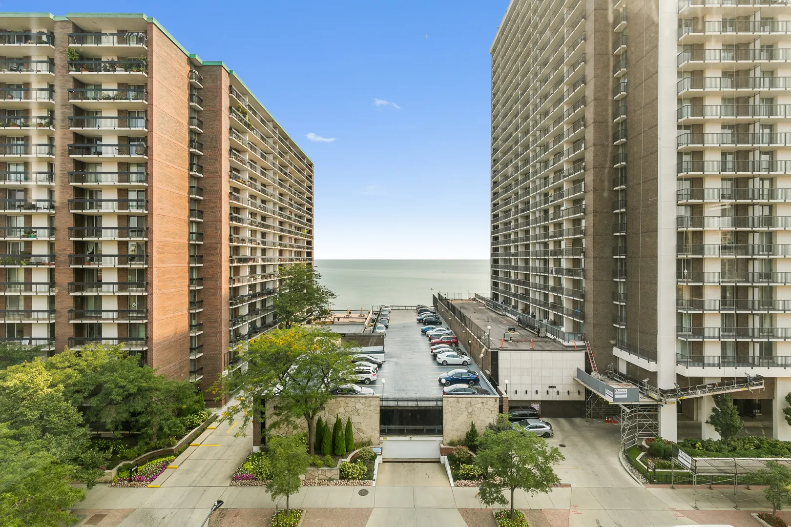 5858 N SHERIDAN Road 702 IL