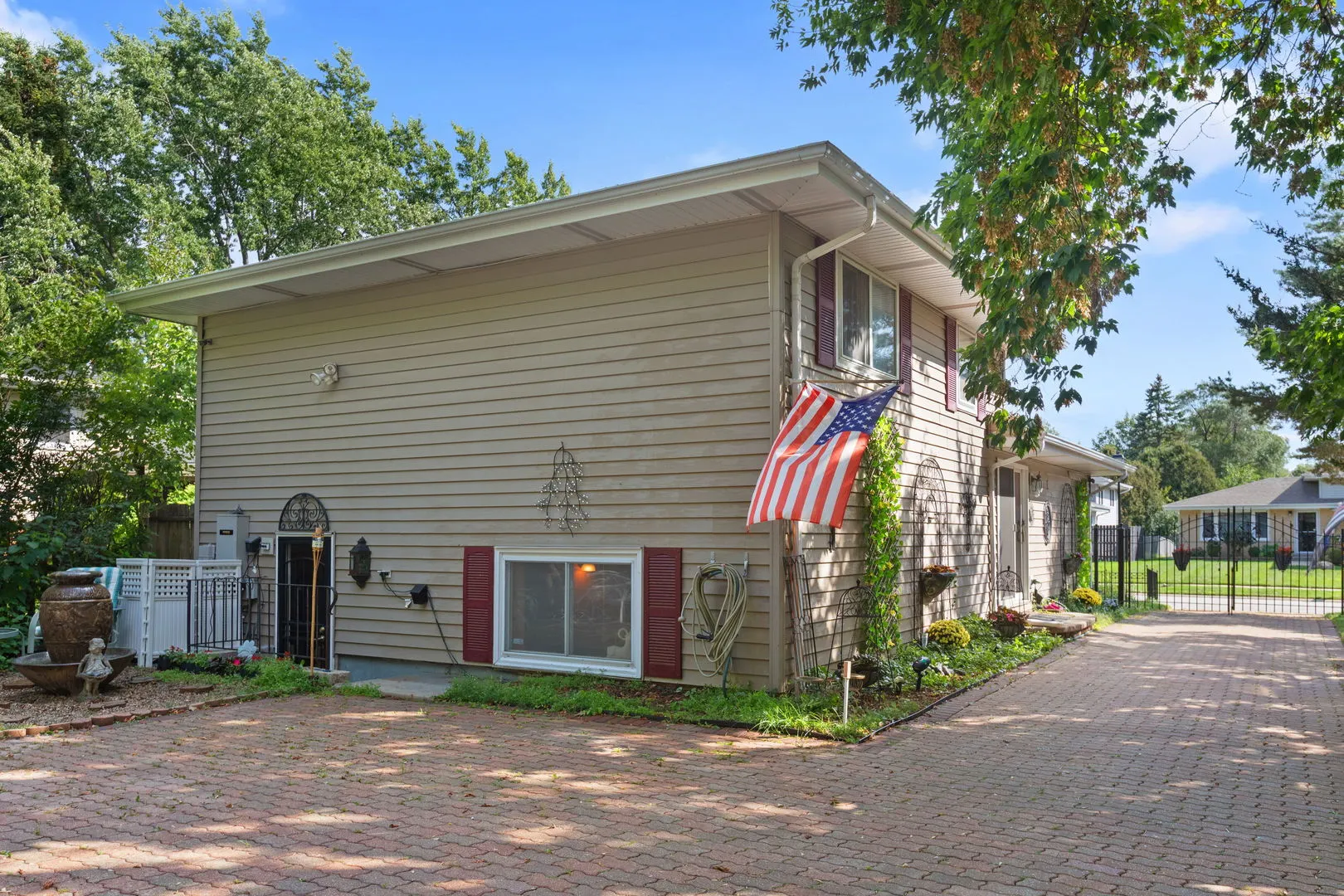 2176 N Westmoreland Drive IL