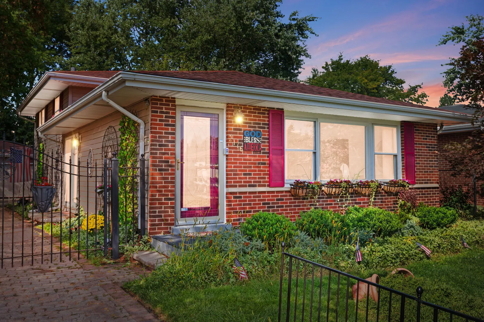 2176 N Westmoreland Drive IL