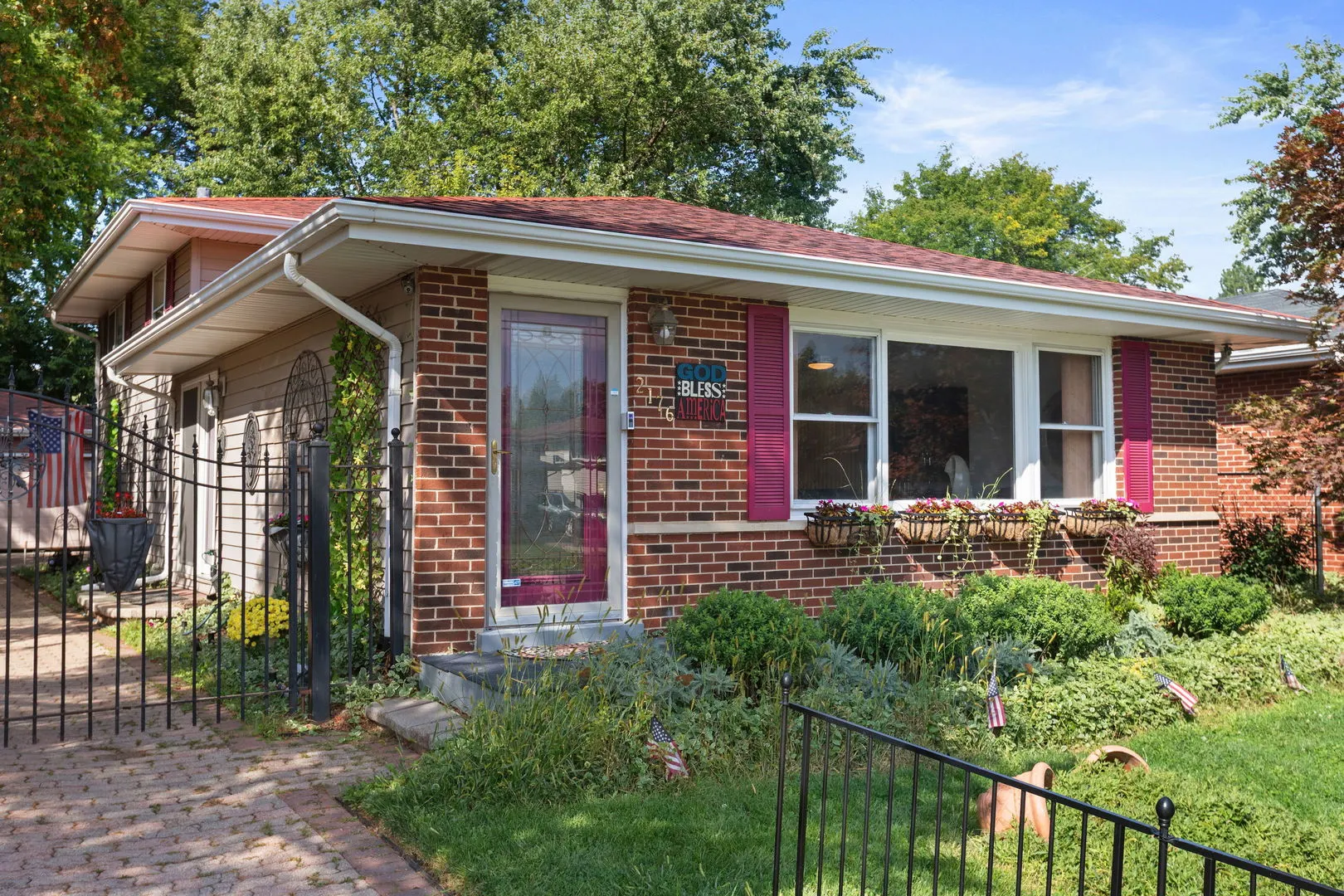 2176 N Westmoreland Drive IL