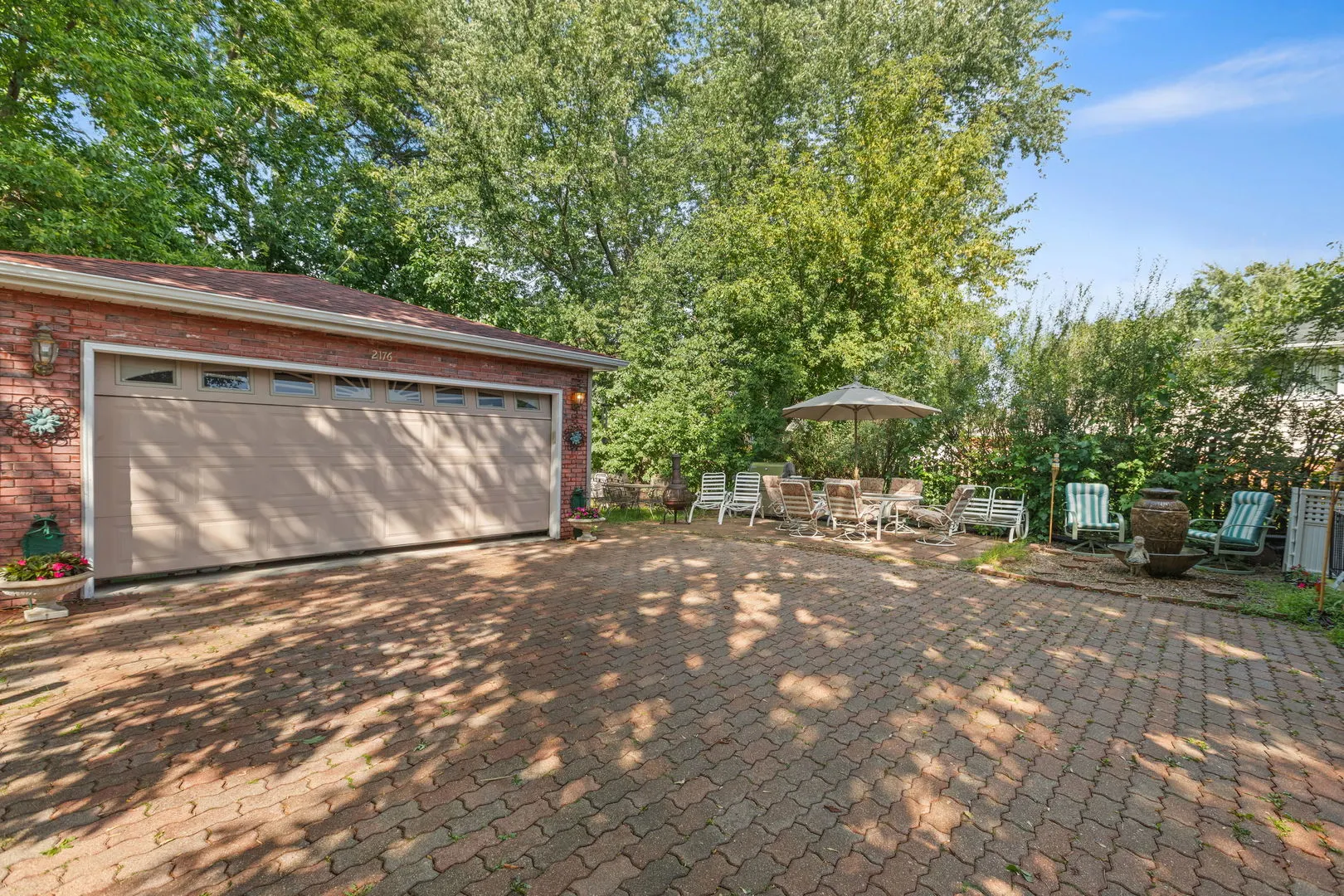 2176 N Westmoreland Drive IL