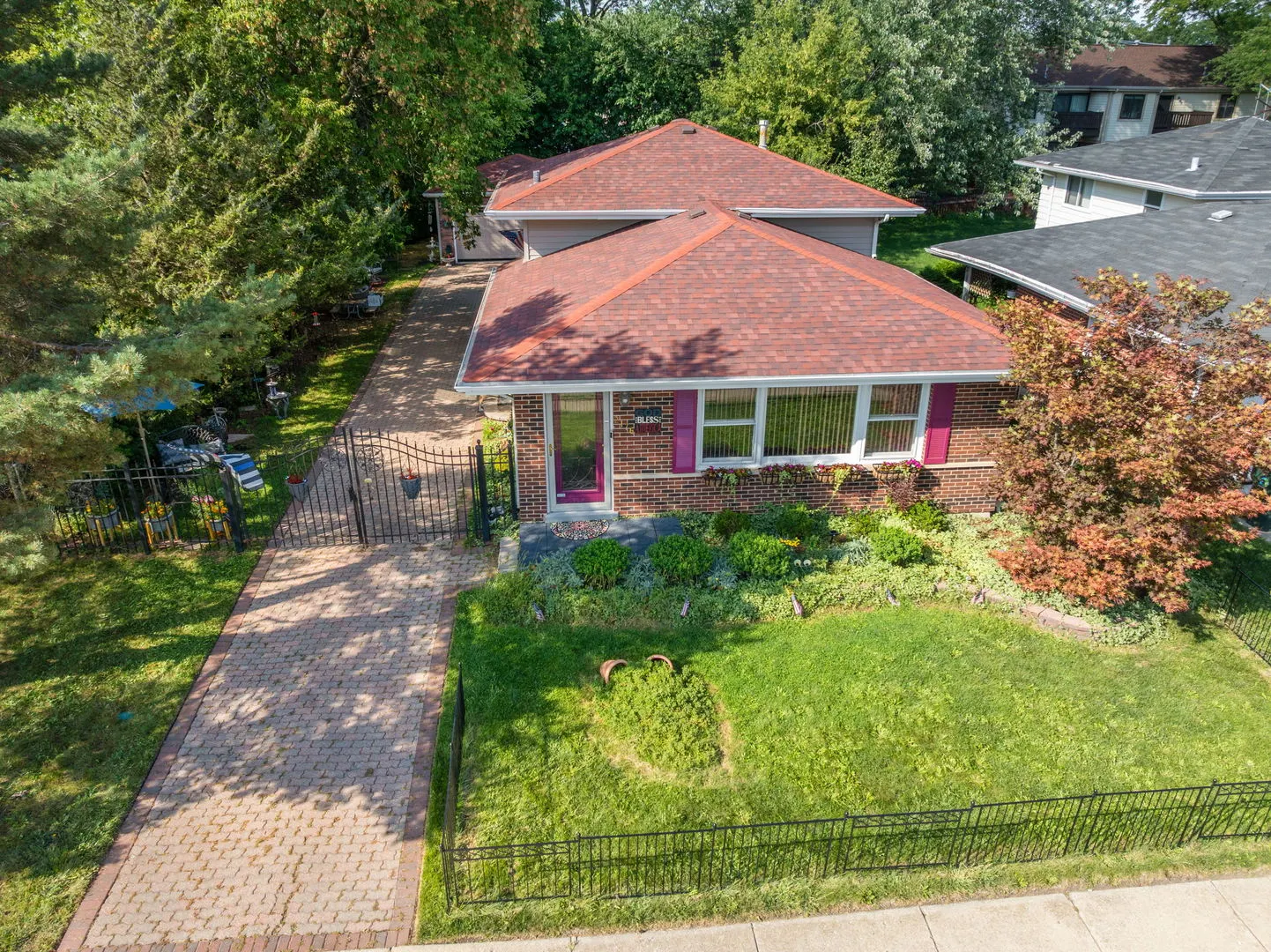 2176 N Westmoreland Drive IL