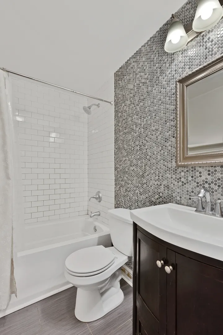 1640 W Sherwin Avenue 4D IL
