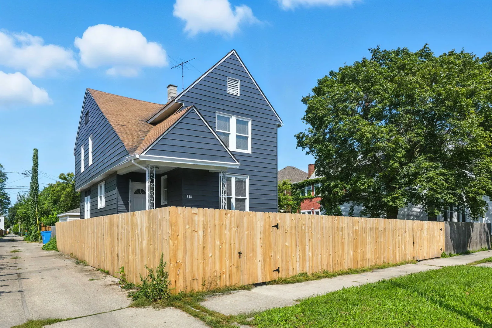 838 E 90th Street E IL