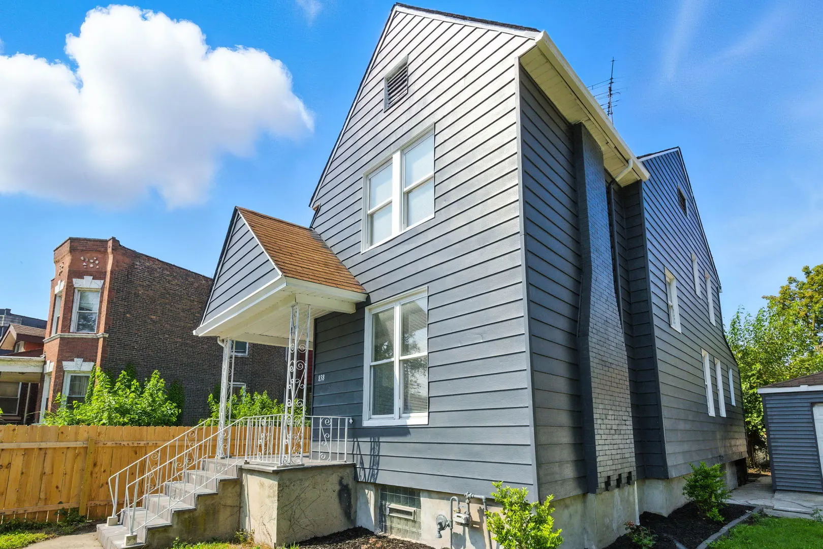 838 E 90th Street E IL
