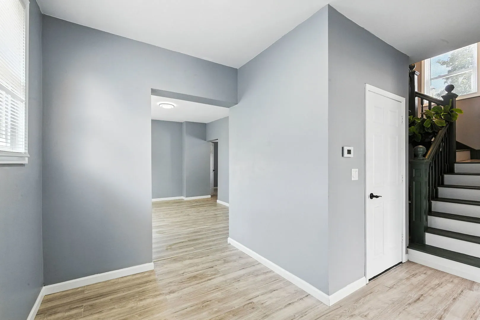 838 E 90th Street E IL