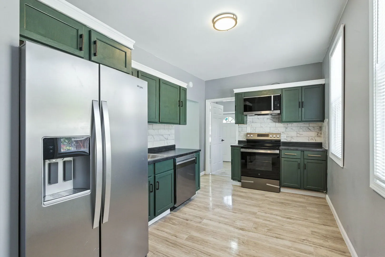 838 E 90th Street E IL