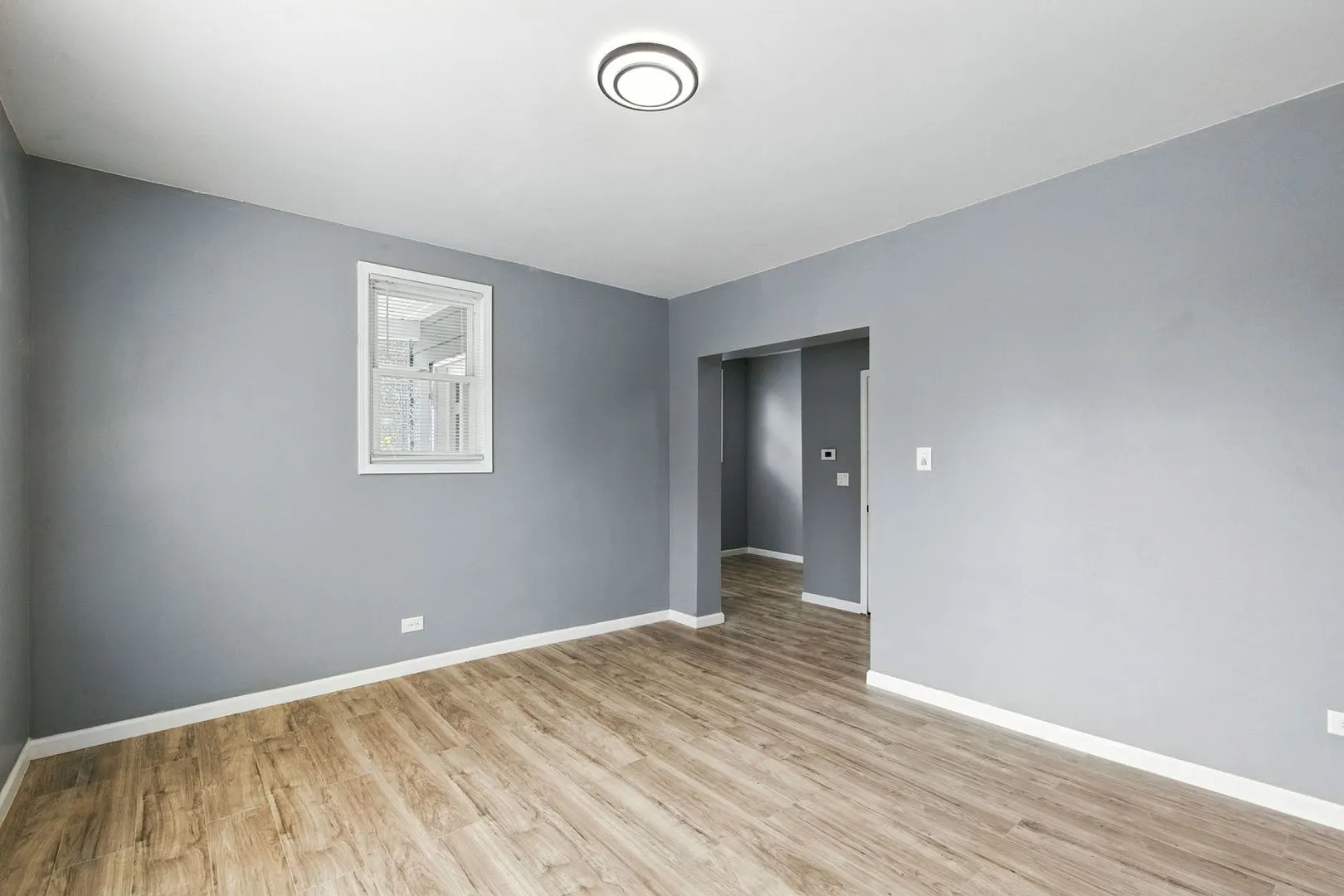 838 E 90th Street E IL