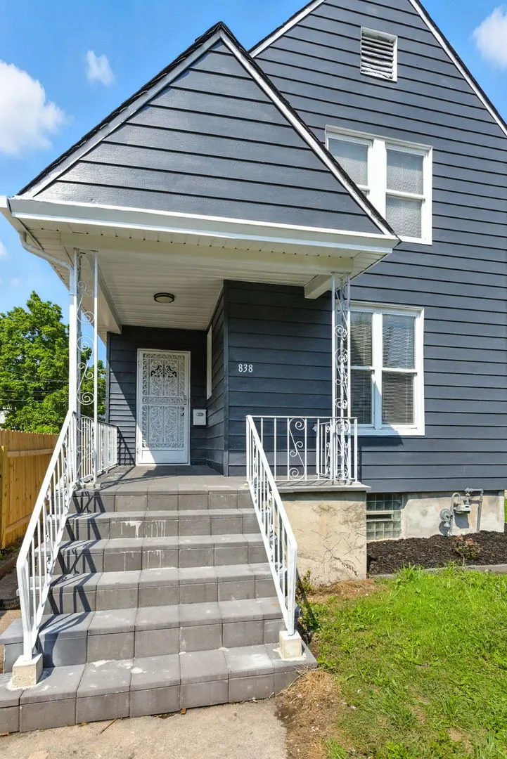 838 E 90th Street E IL