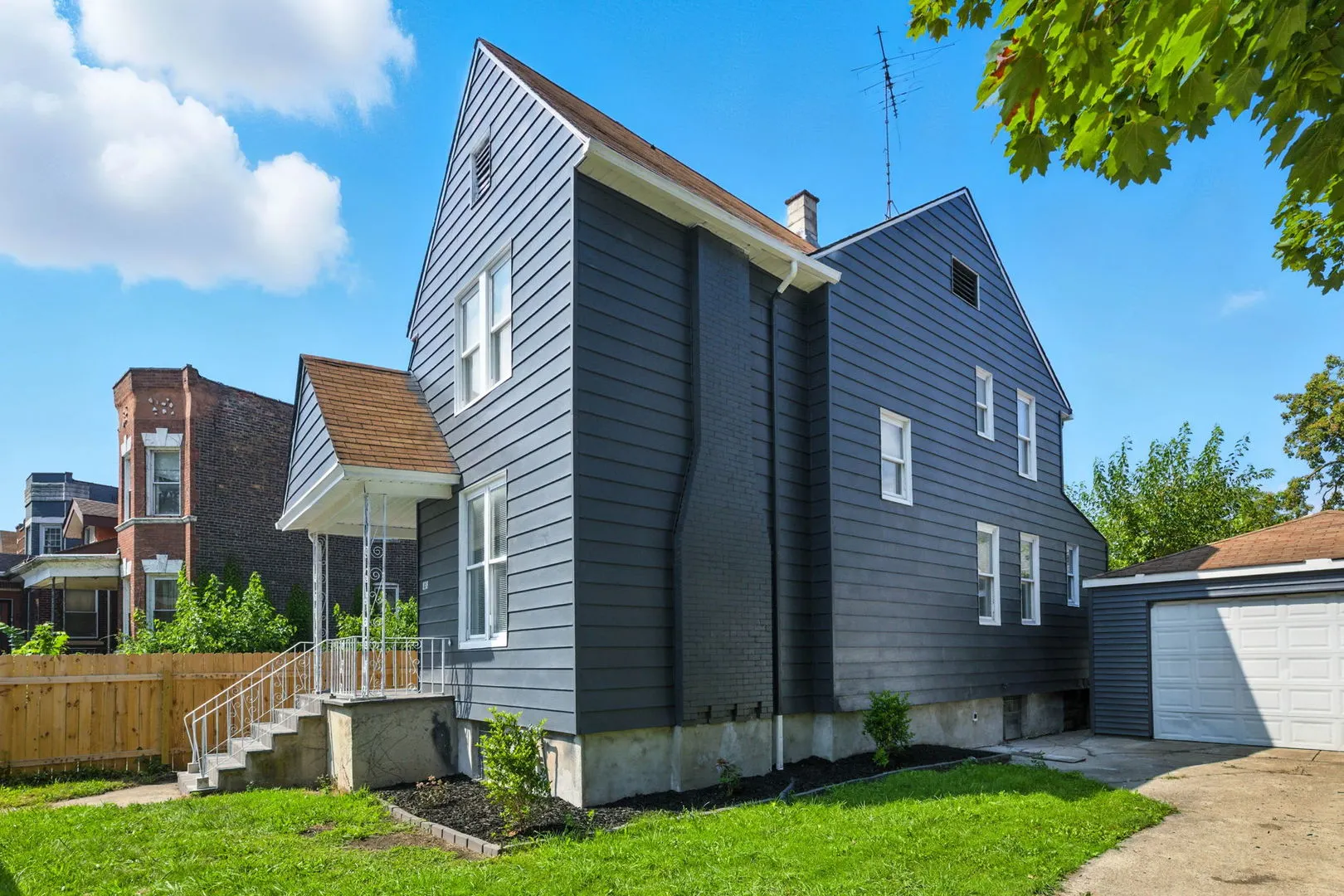 838 E 90th Street E IL