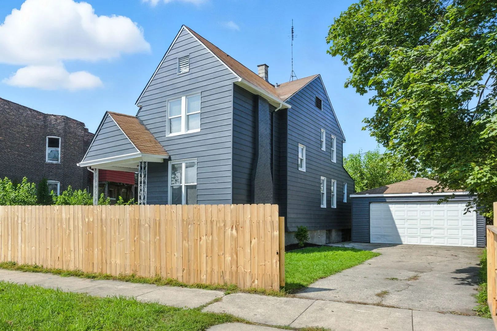 838 E 90th Street E IL