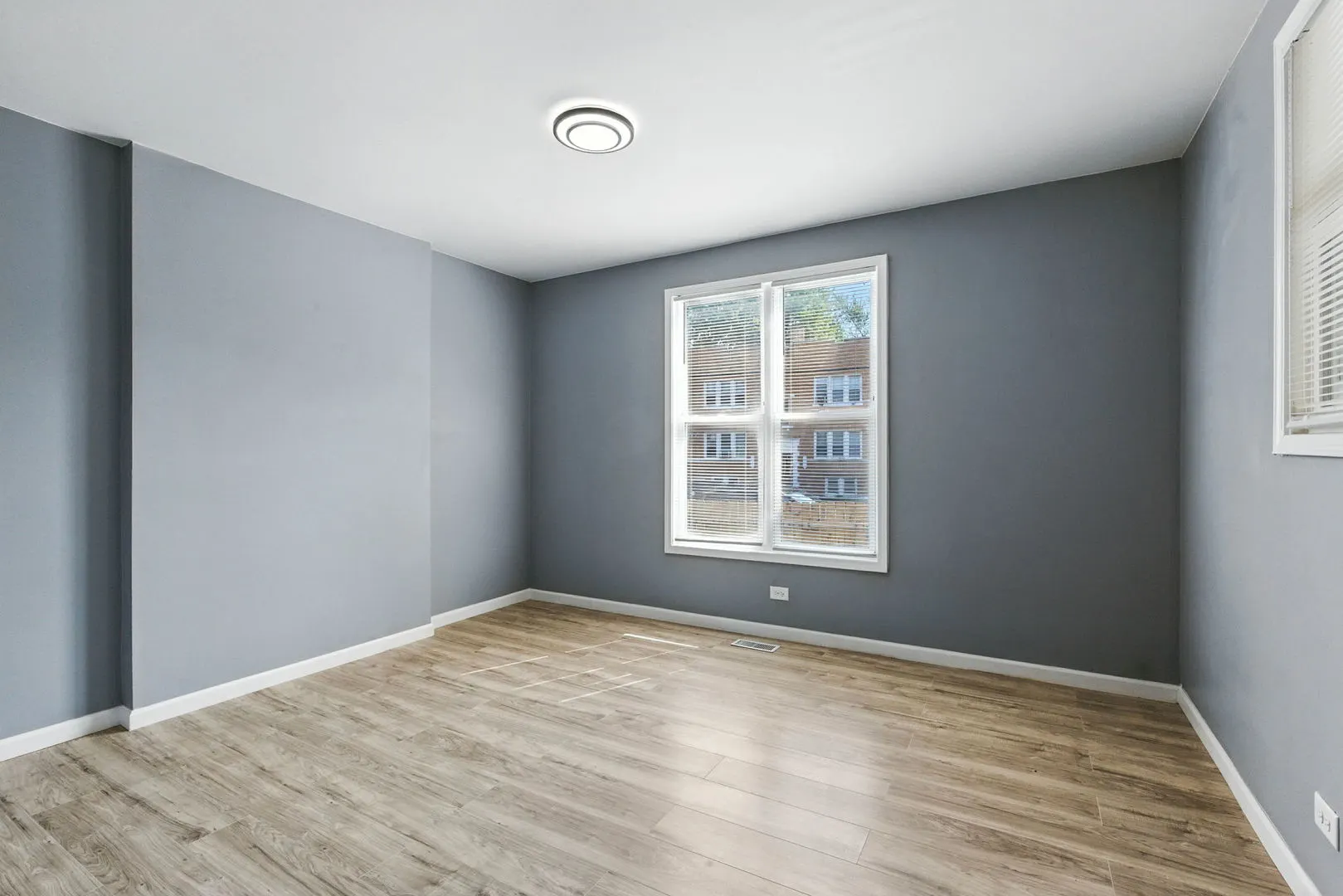 838 E 90th Street E IL