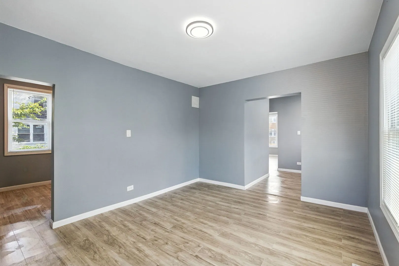 838 E 90th Street E IL