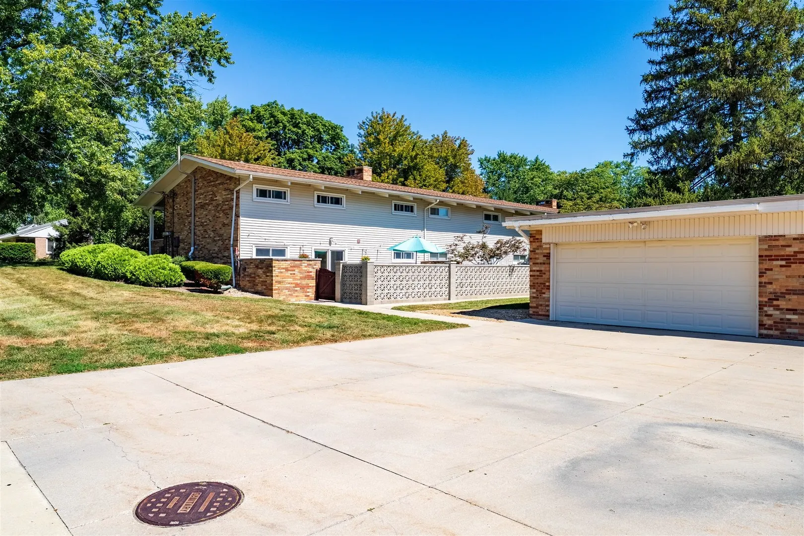 2201 Benjamin Lane 6 IL