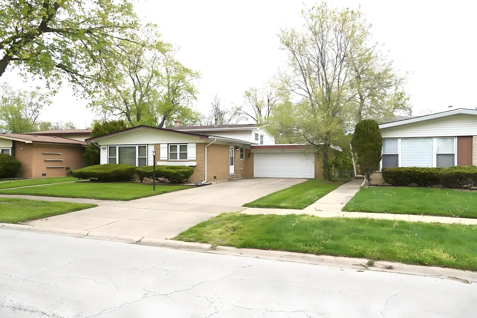 223 W Rainbow Drive IL