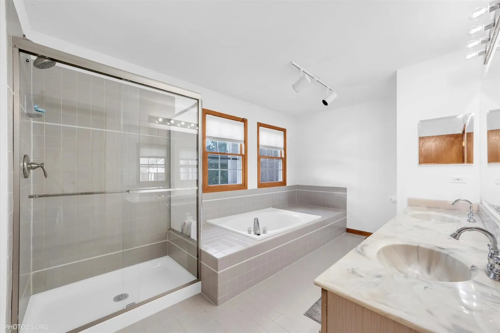 1456 Della Drive IL