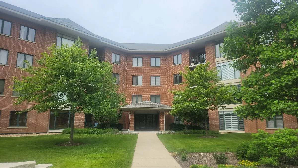 875 E 22nd Street 204 IL