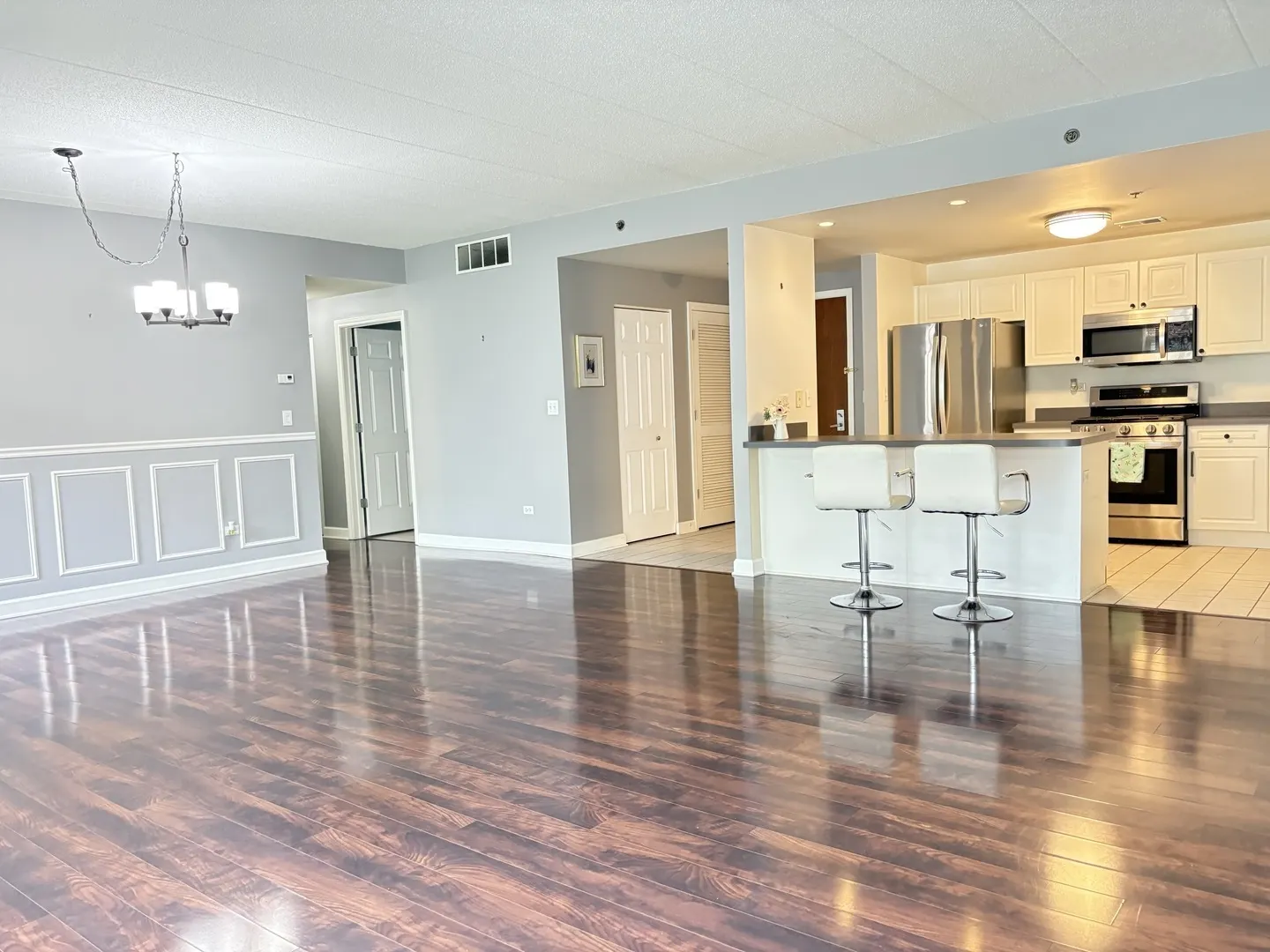 875 E 22nd Street 204 IL
