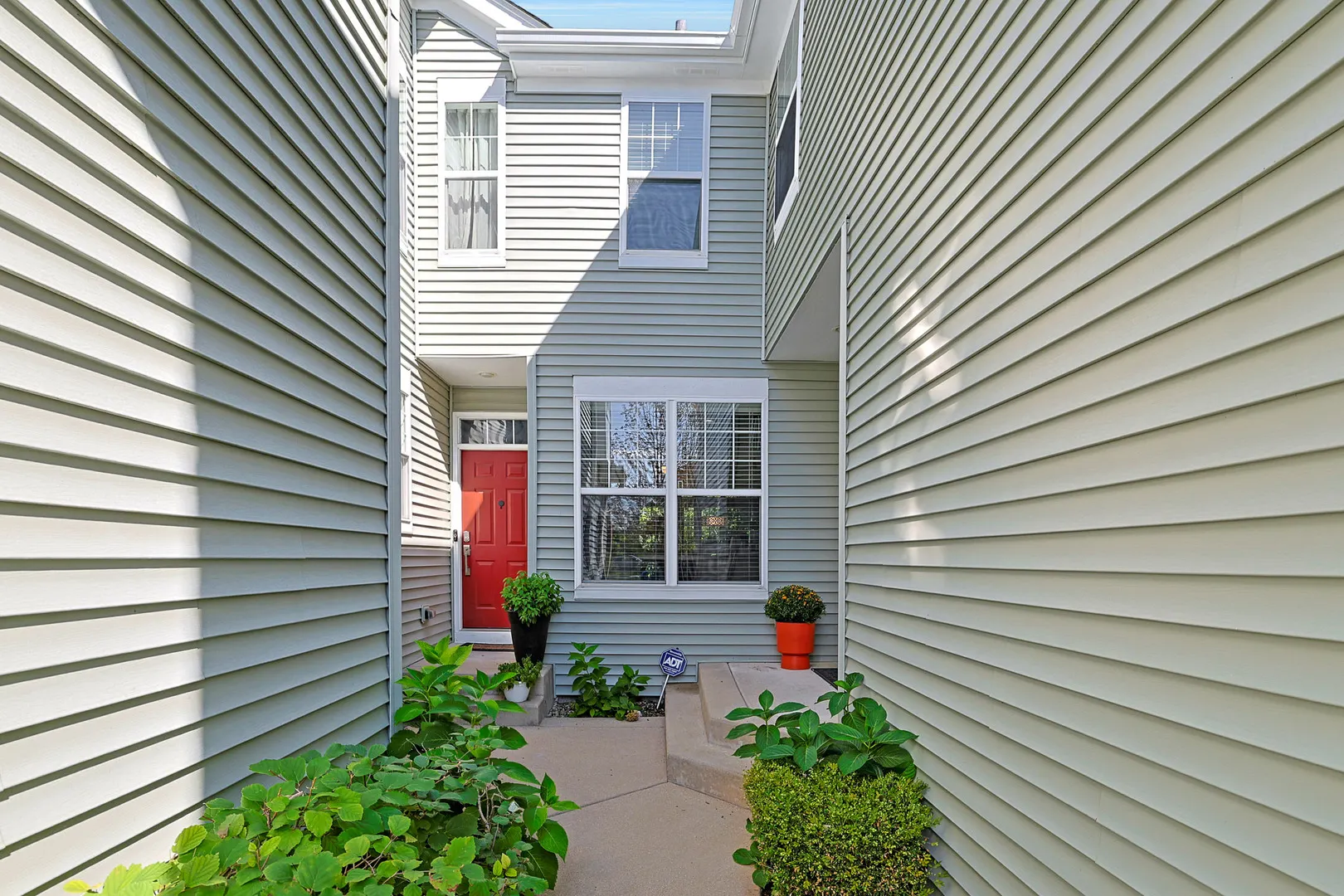 1053 Hummingbird Way IL