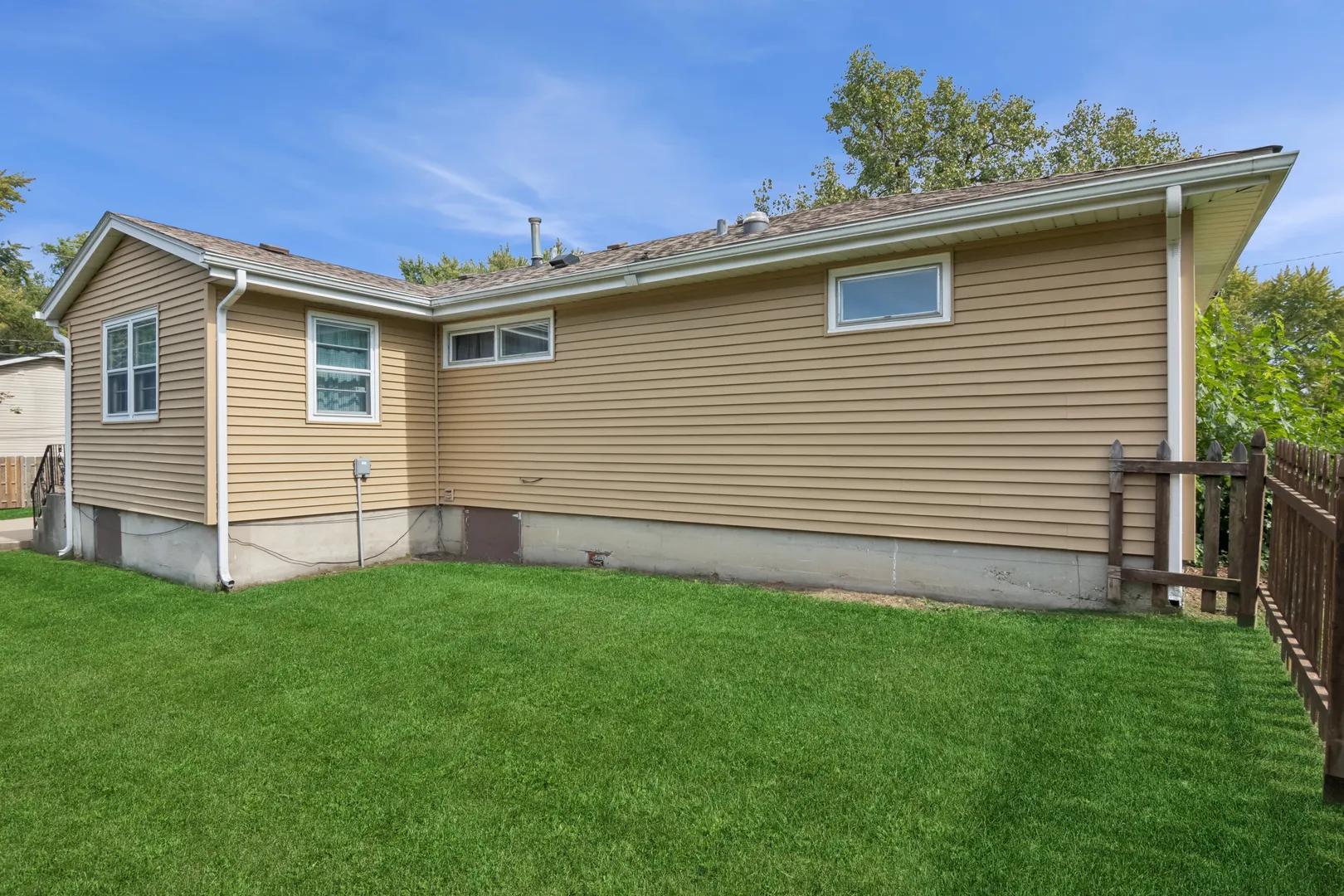 1807 Beach Road IL
