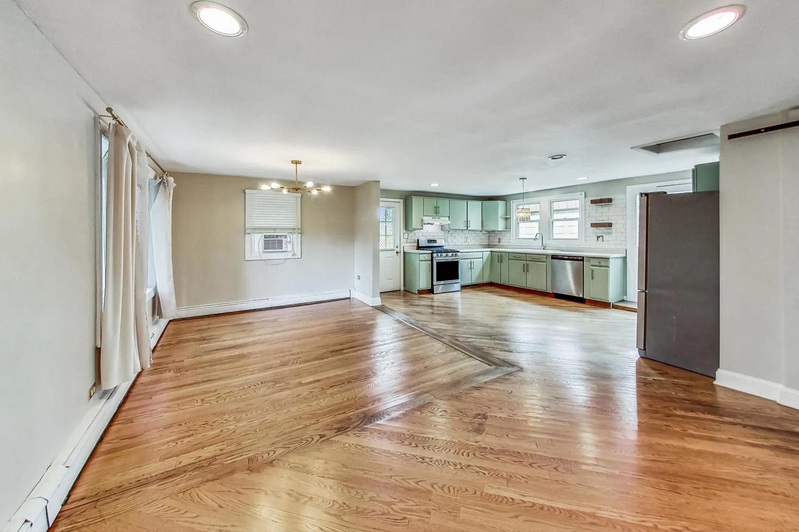 129 E 55th Street IL
