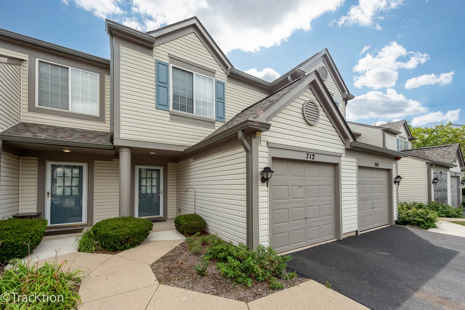 712 BLOSSOM Court IL