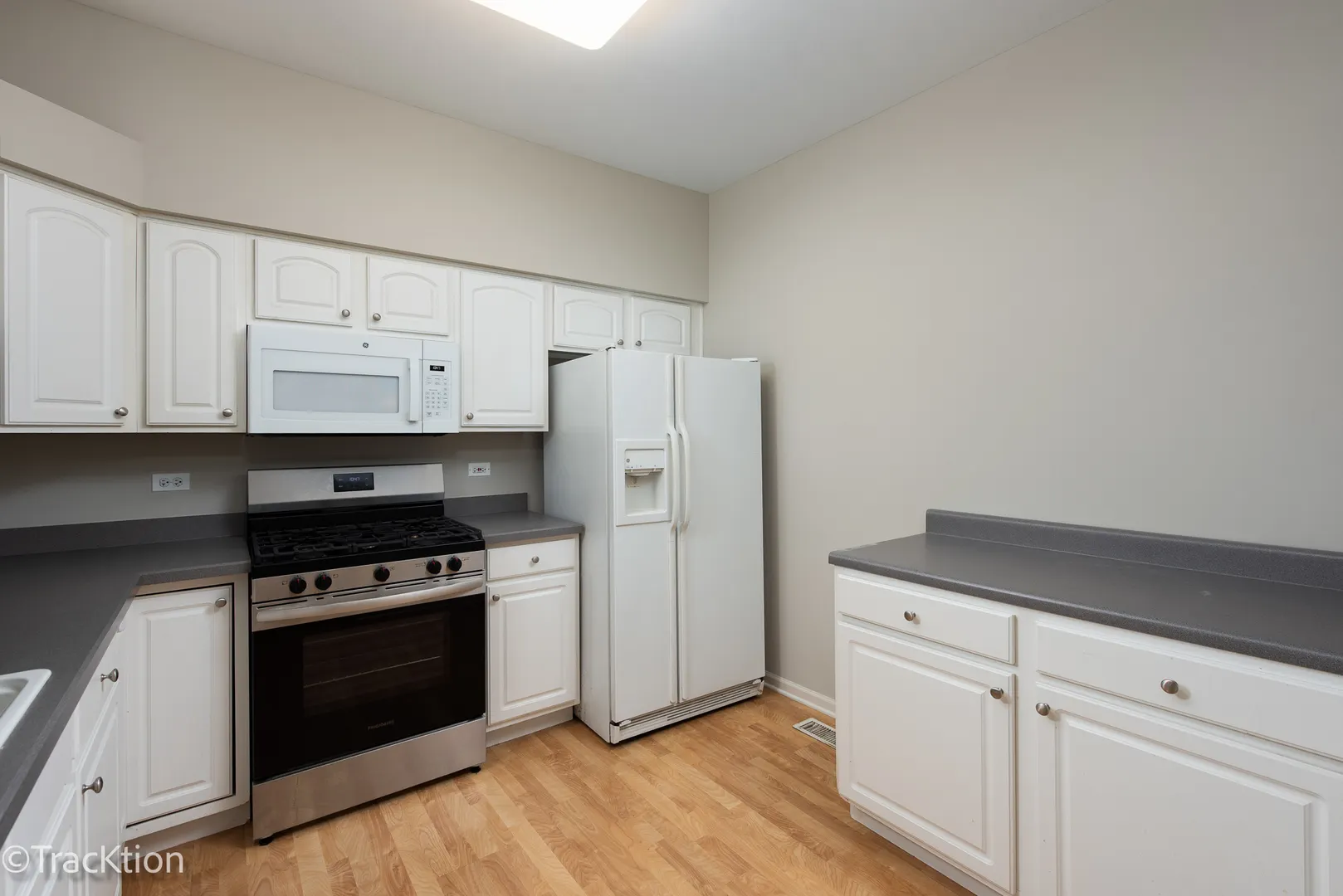 712 BLOSSOM Court IL