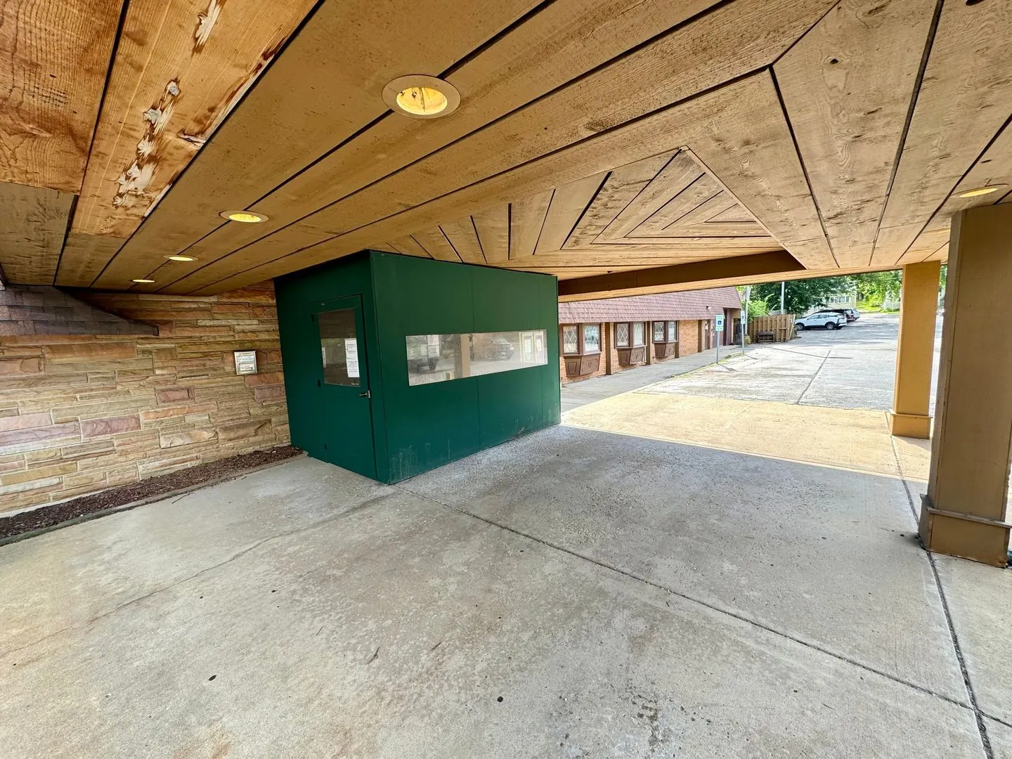 251 N Center Street IL