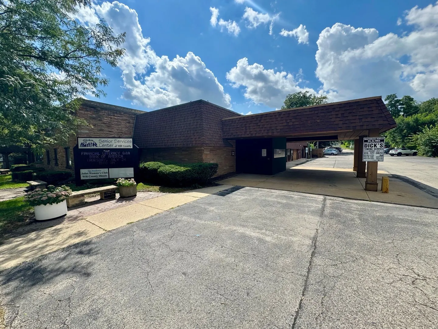 251 N Center Street IL