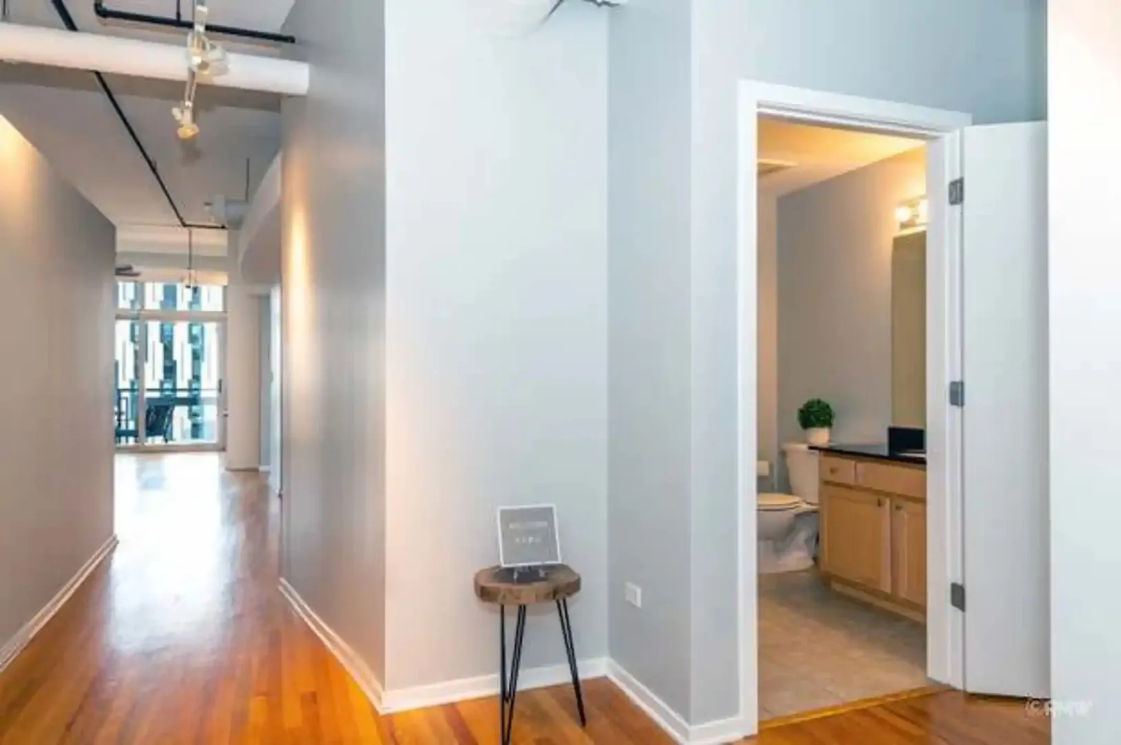 933 W VAN BUREN Street 609 IL