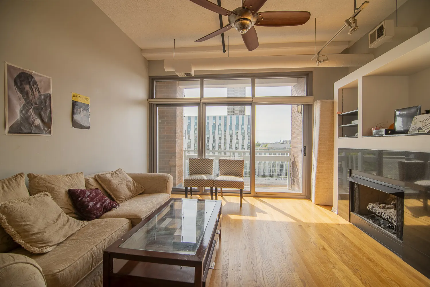 933 W VAN BUREN Street 609 IL