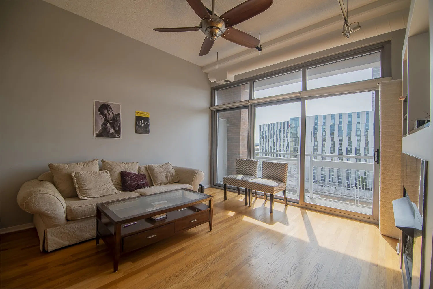 933 W VAN BUREN Street 609 IL