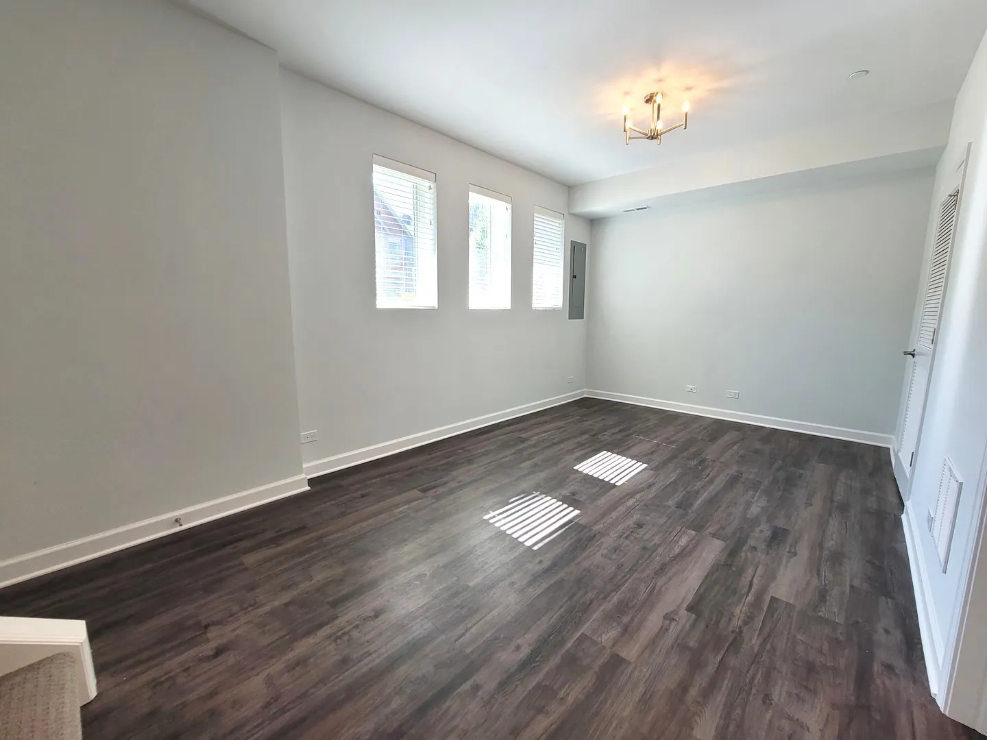 1257 Gateway Court IL