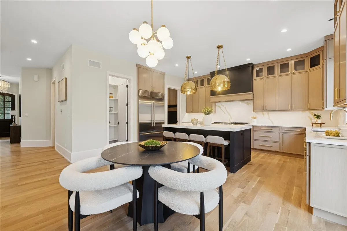 334 S Ashland Avenue IL