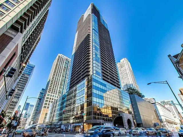 10 E ONTARIO Street 3907 IL