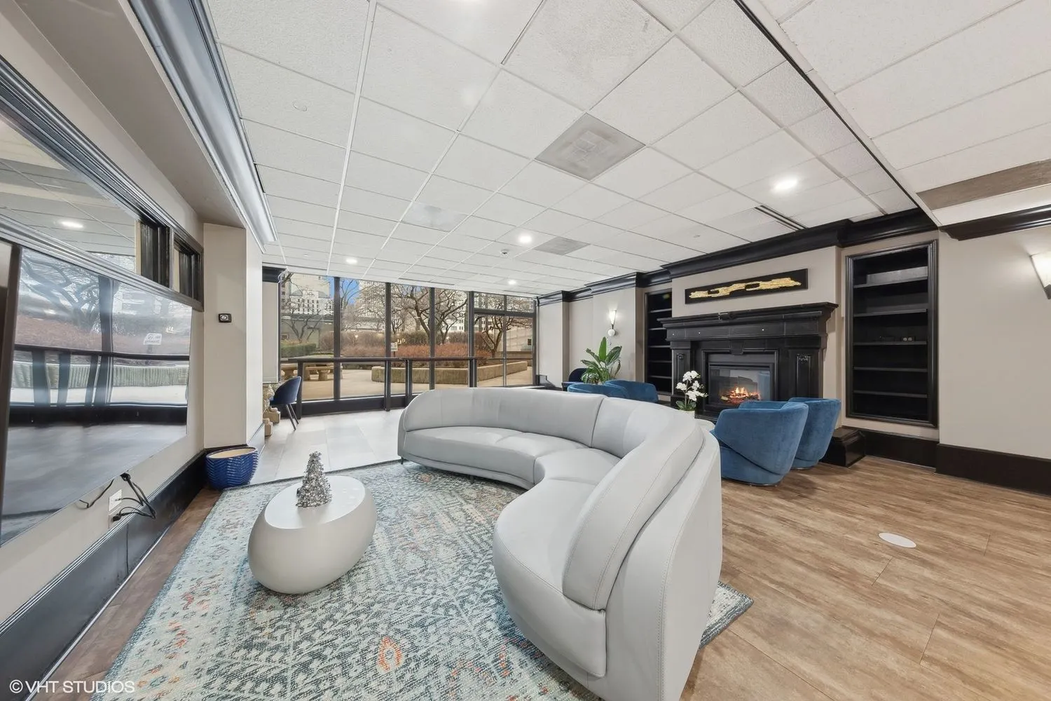 10 E ONTARIO Street 3907 IL