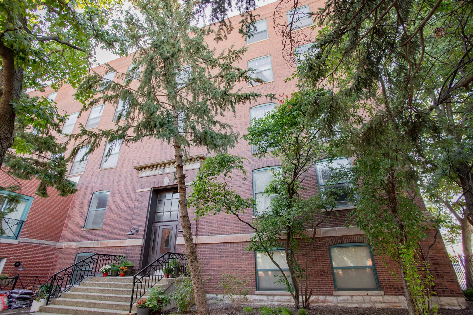 4745 N Ravenswood Avenue 210 IL