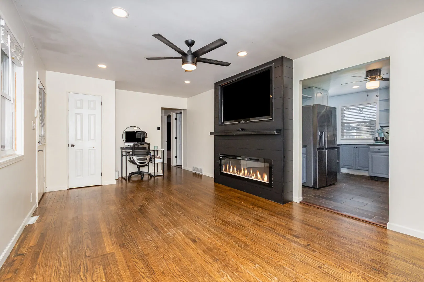 1005 Plaza Drive IL