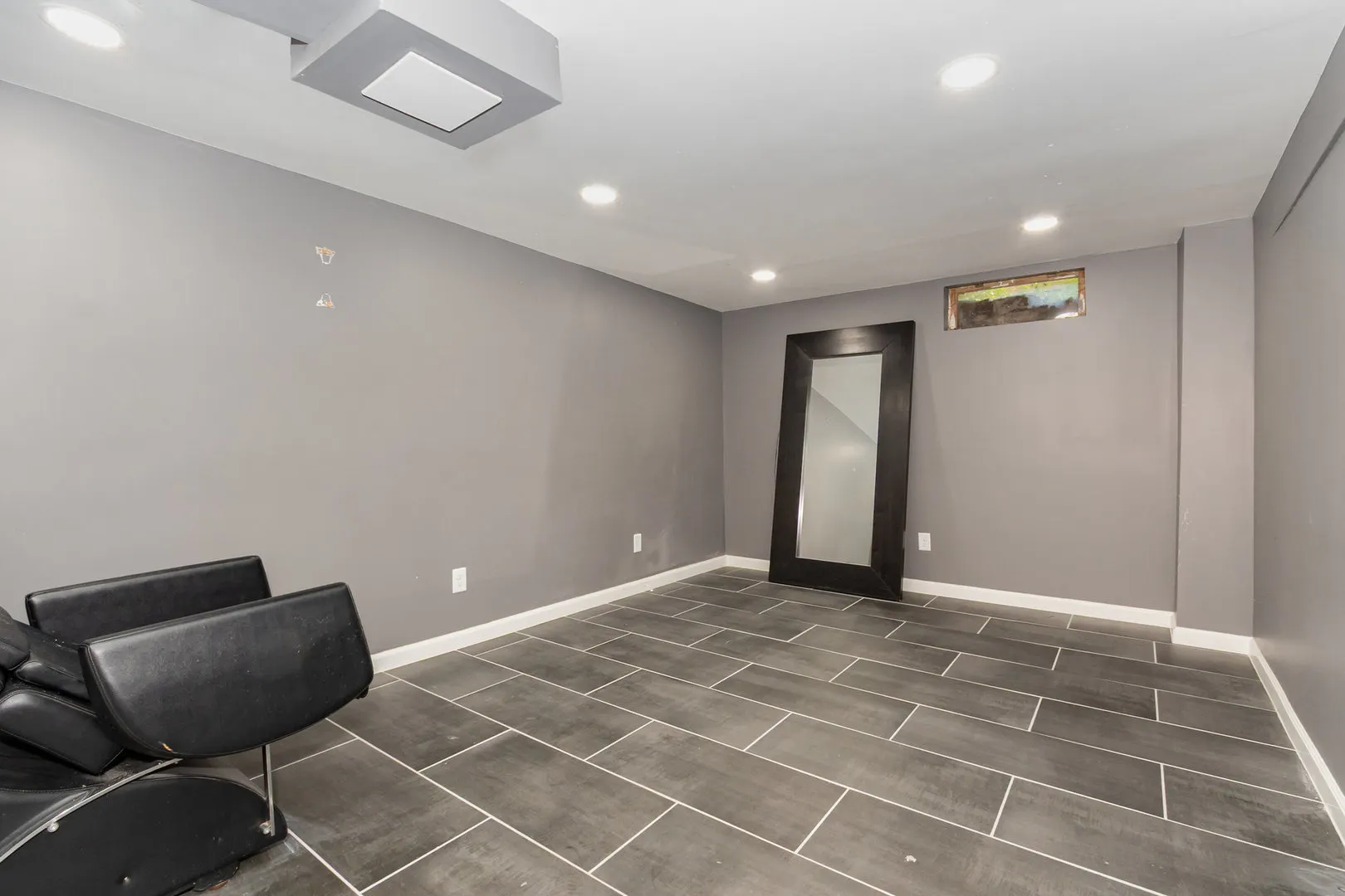 1005 Plaza Drive IL