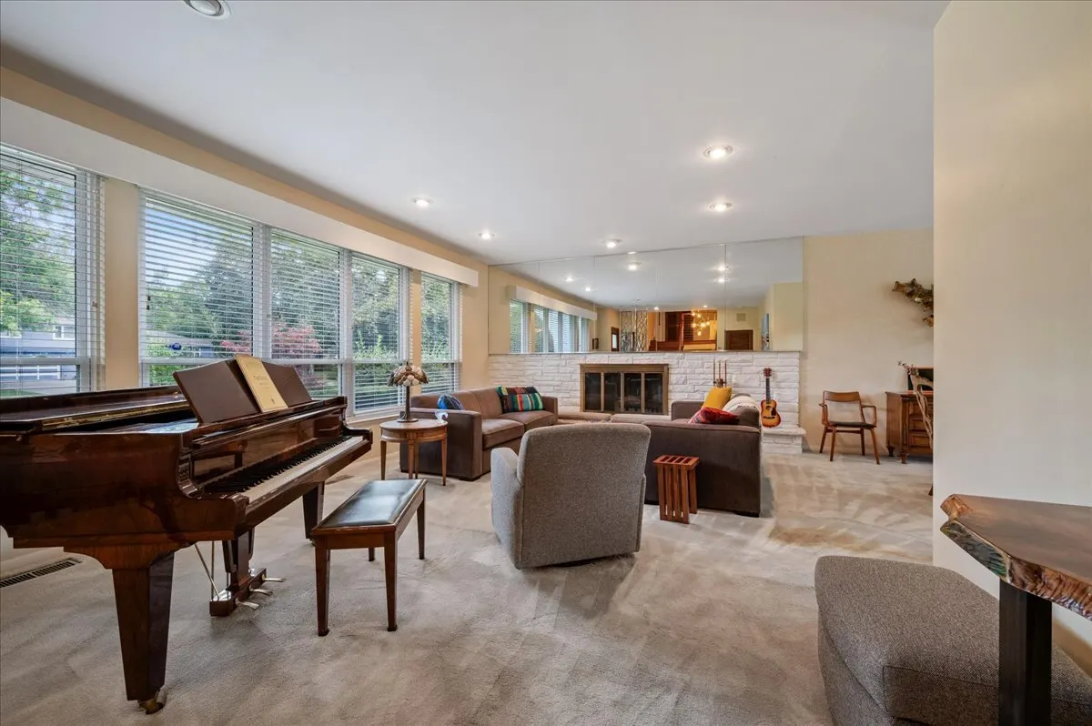 746 Woodridge Lane IL