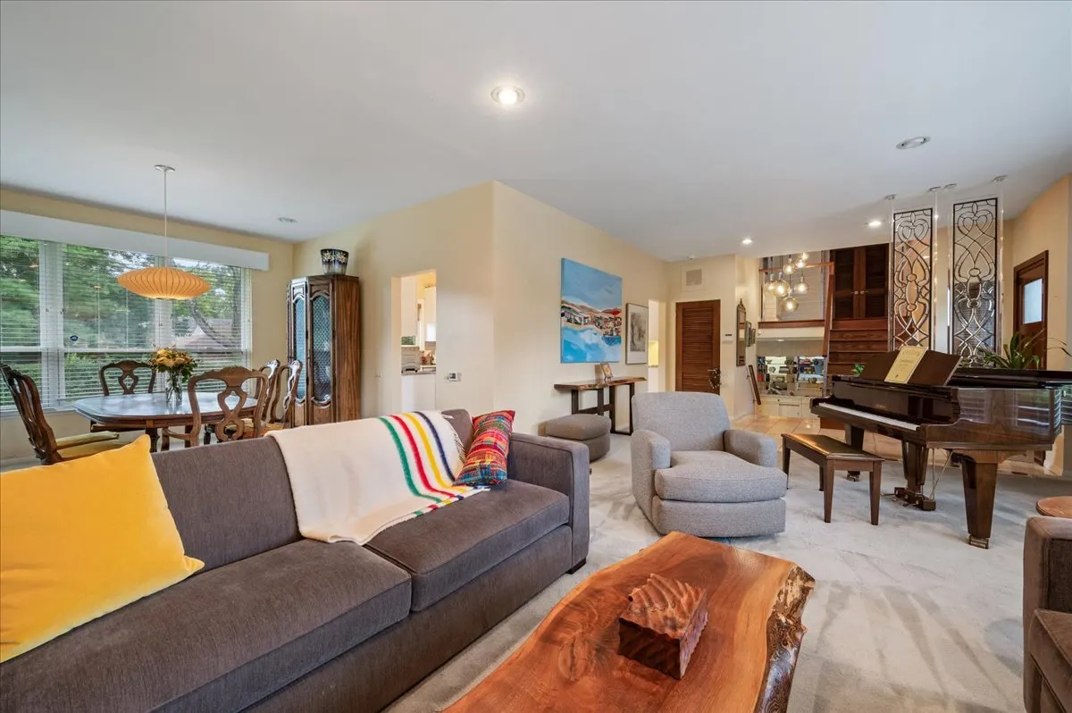 746 Woodridge Lane IL