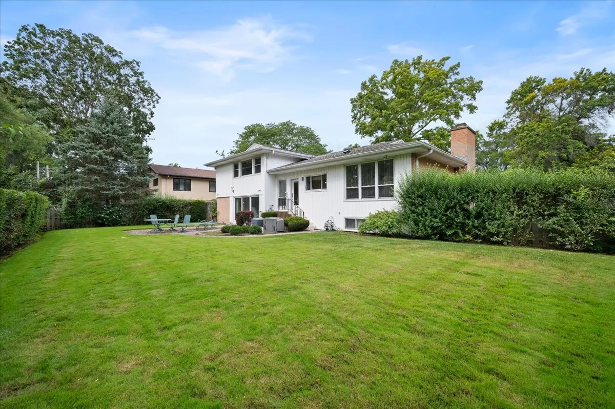 746 Woodridge Lane IL