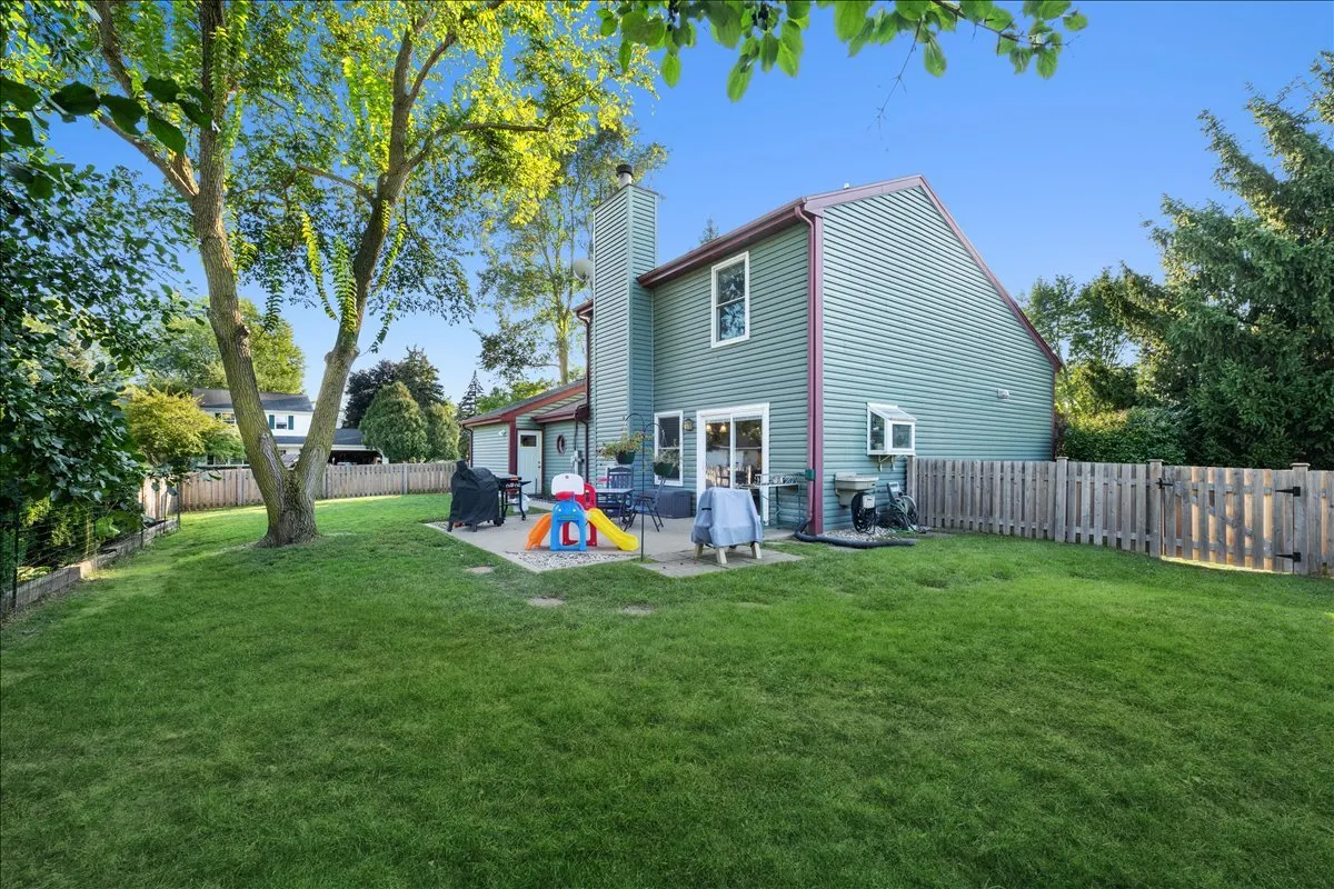 811 Newport Drive IL