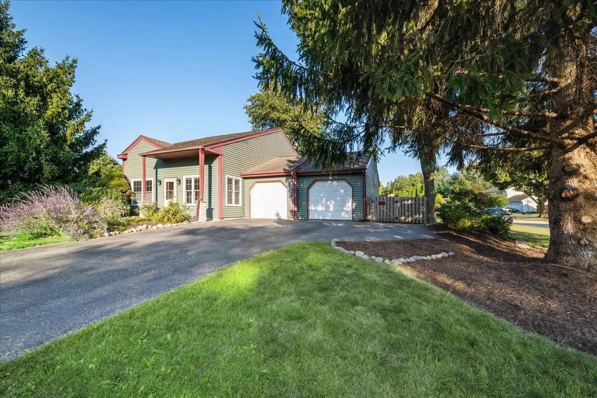 811 Newport Drive IL