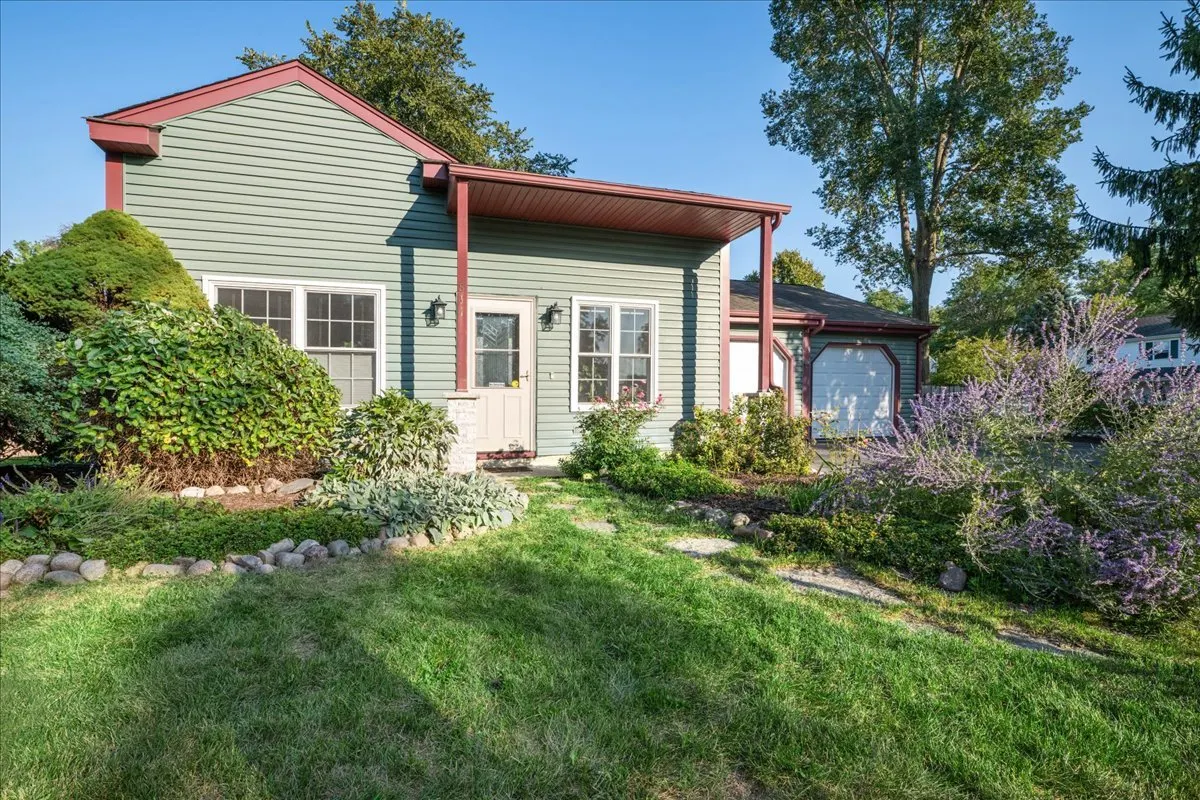 811 Newport Drive IL