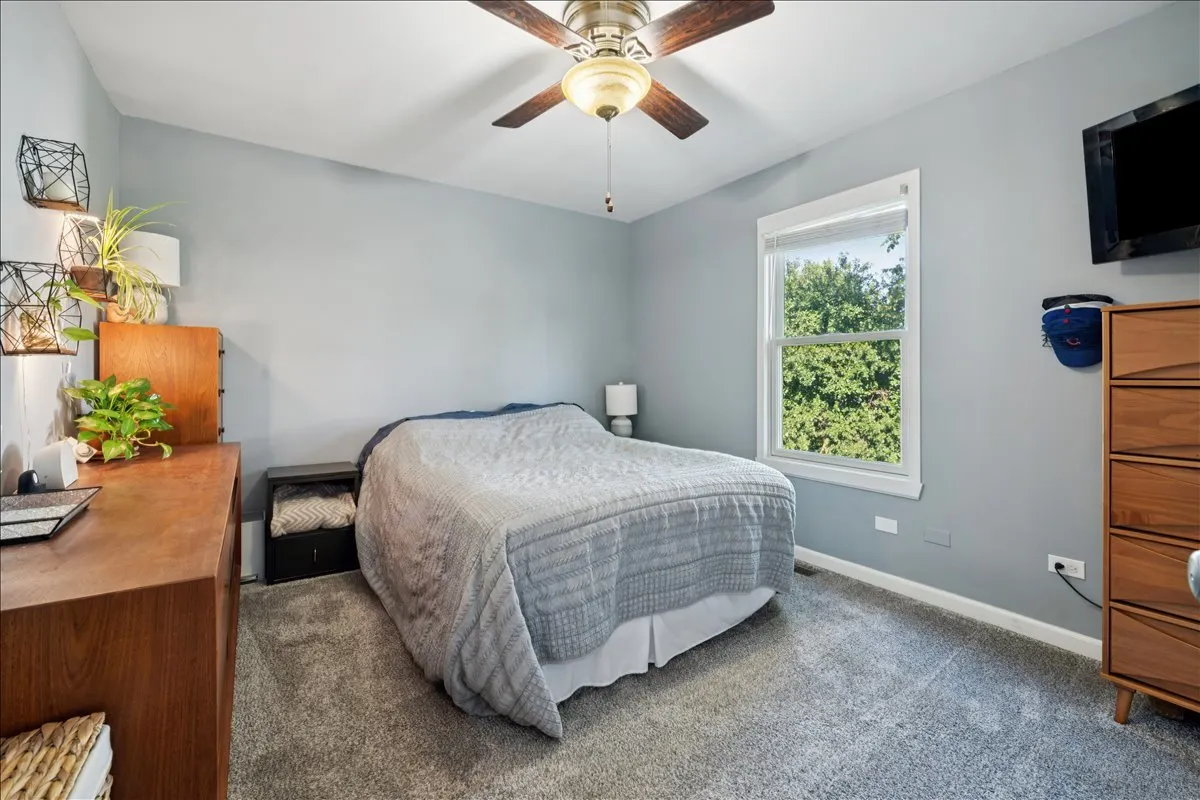 811 Newport Drive IL