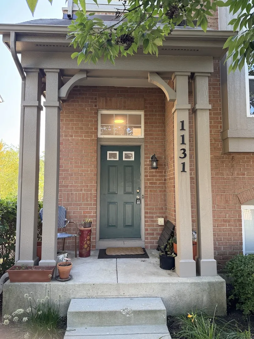 1131 N Claremont Drive IL