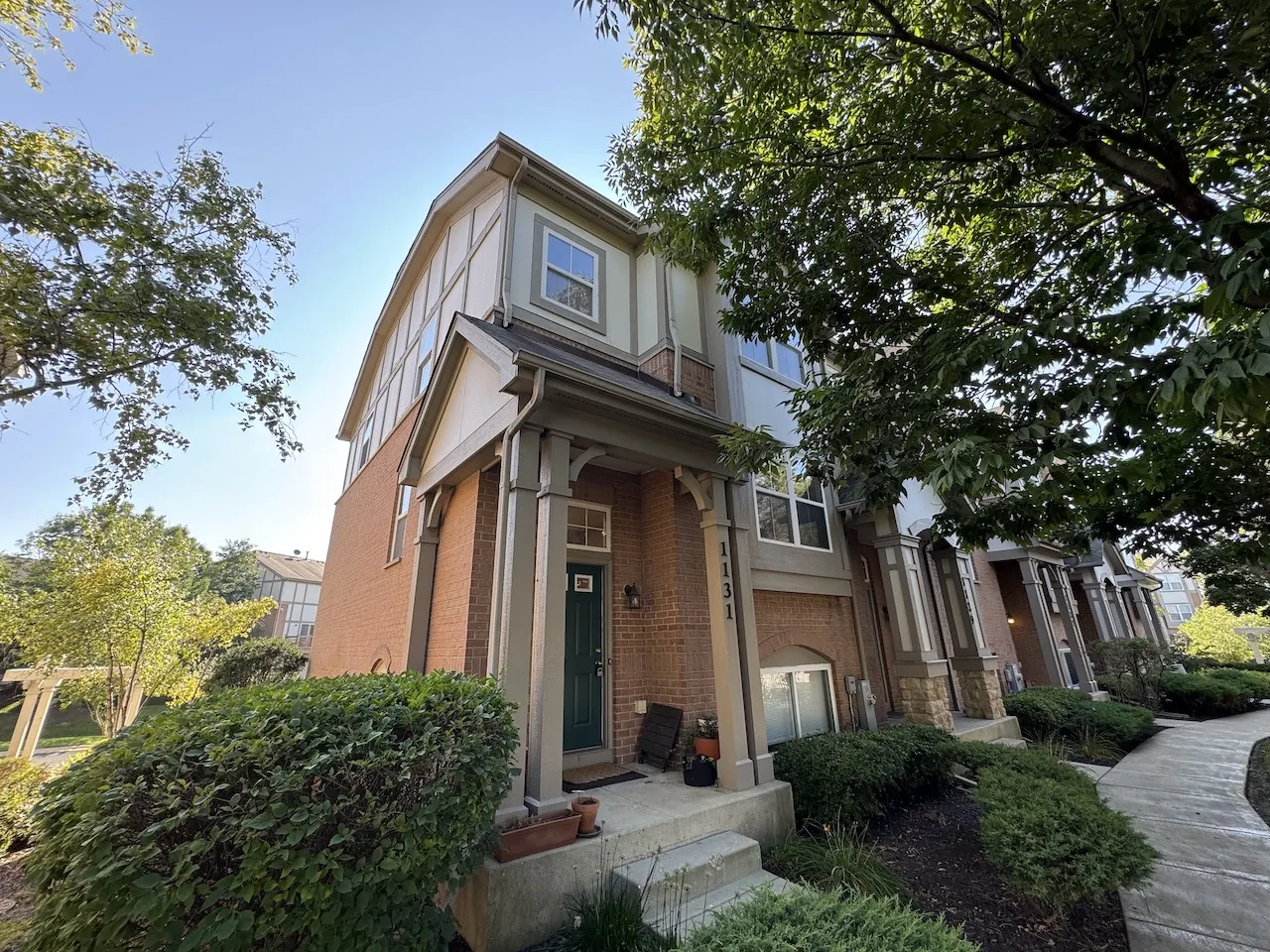 1131 N Claremont Drive IL