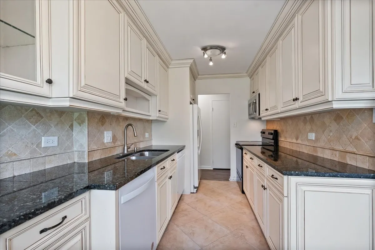 7141 N Kedzie Avenue 406 IL