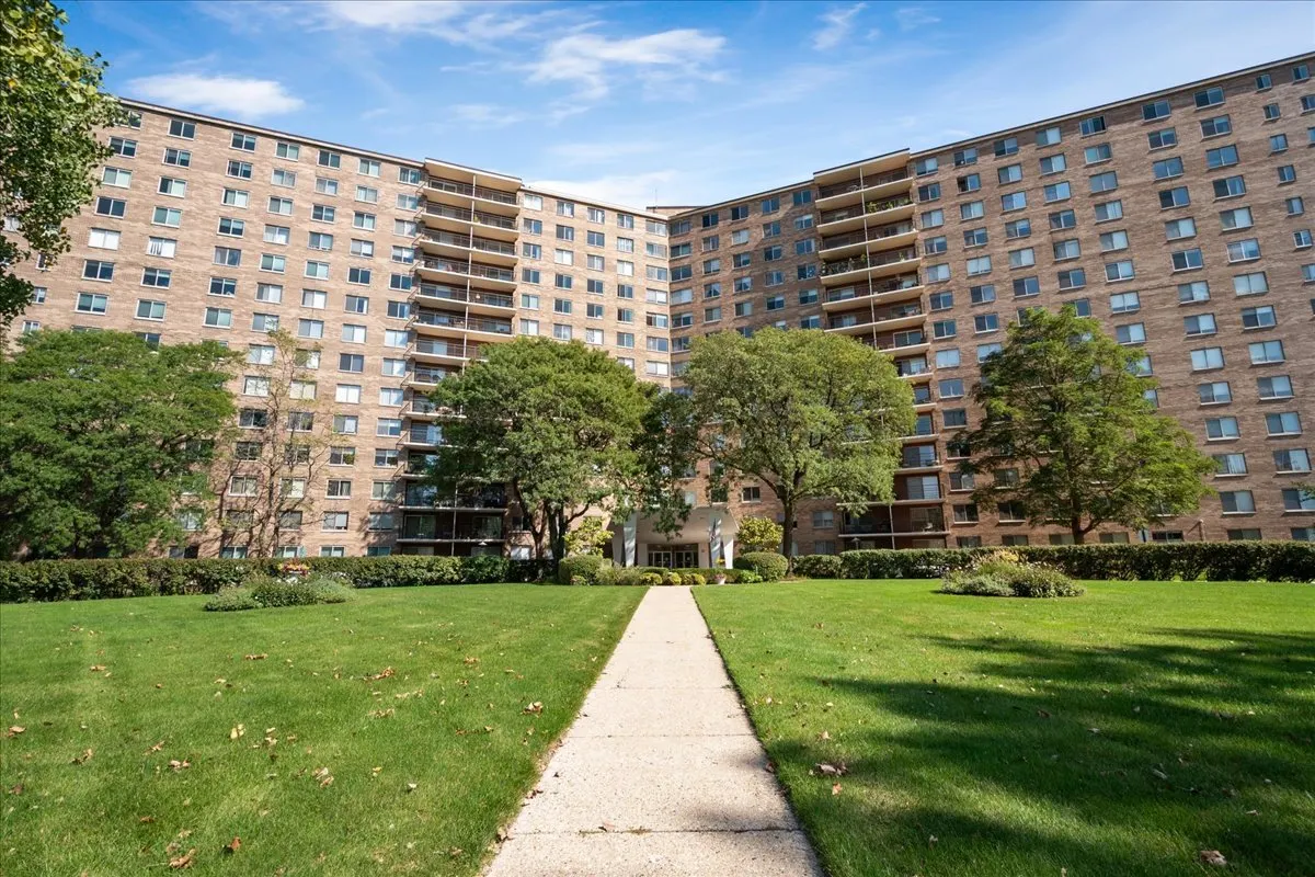 7141 N Kedzie Avenue 406 IL